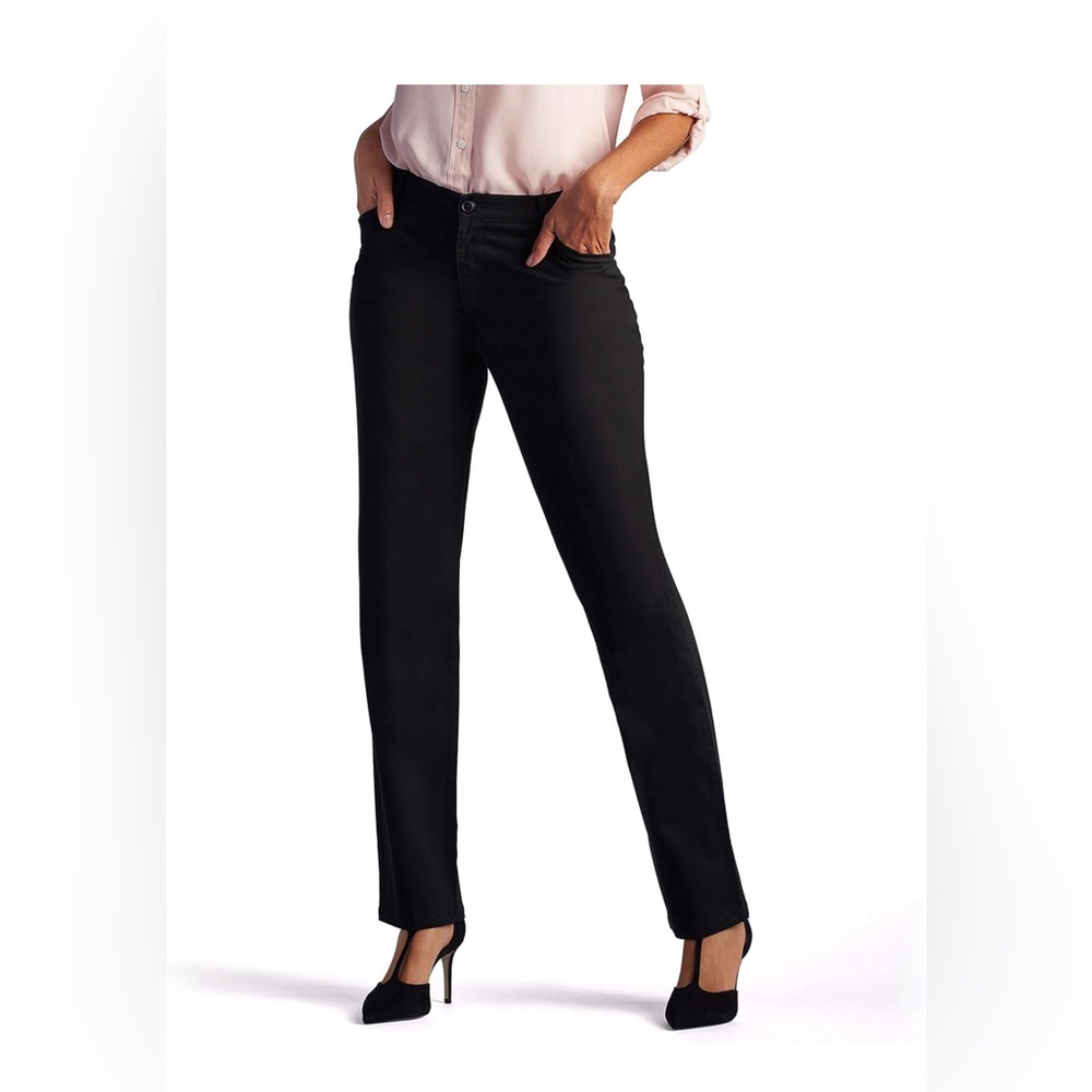 Lee Women's Relaxed Fit All Day Straight Leg Pant 8 short Style 104631201